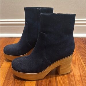 NWOT Charlotte Stone Navy Suede